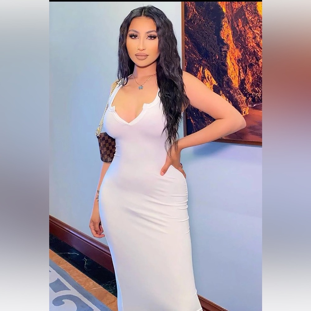 Brand new unworn Fashion Nova 
All You Need Midi Dress - White
Size: Small